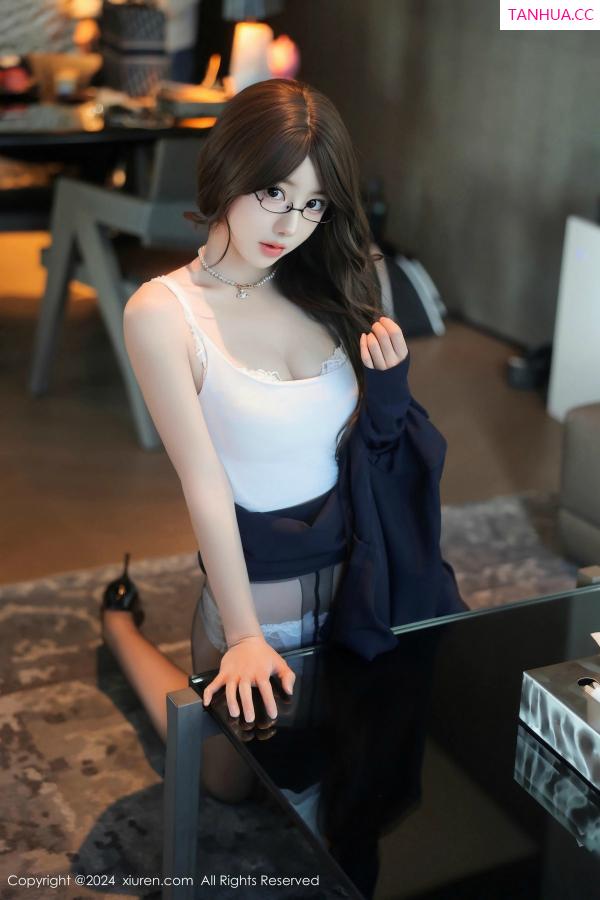   [XiuRen]高清写真图 2024.11.22 No.9486 桃妖夭 黑丝美腿第28张图片